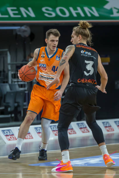 球员急需稳 球员急需稳